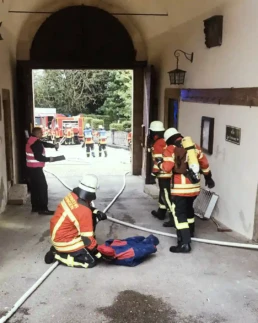 feuerwehr auf schloss baldern